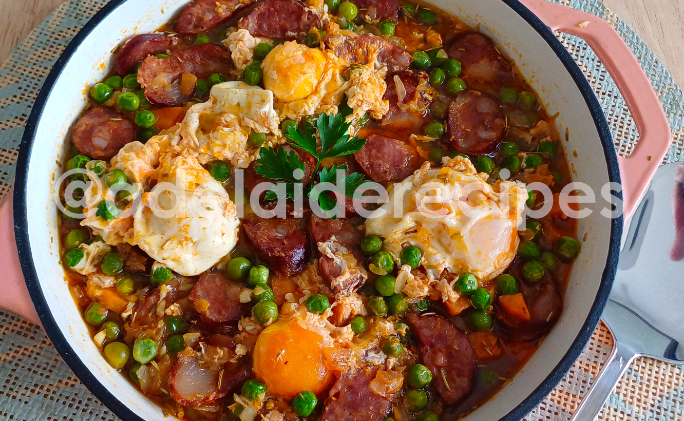 Ervilhas com Ovos Escalfados e Chouriço