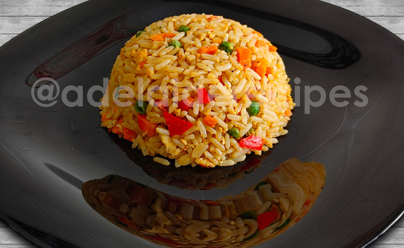 Arroz Frito de Ovo e Legumes