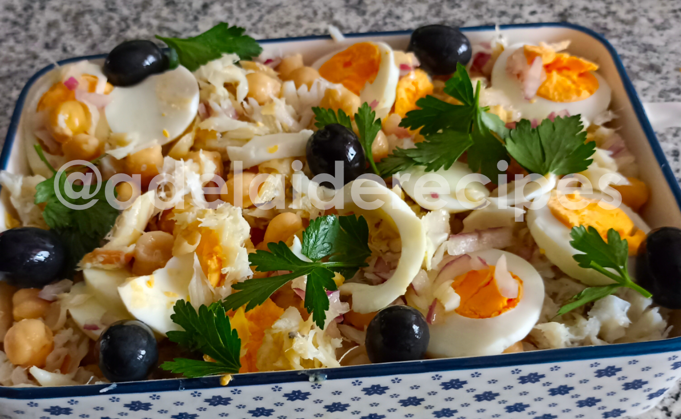 Salada de Grão de Bico com Bacalhau