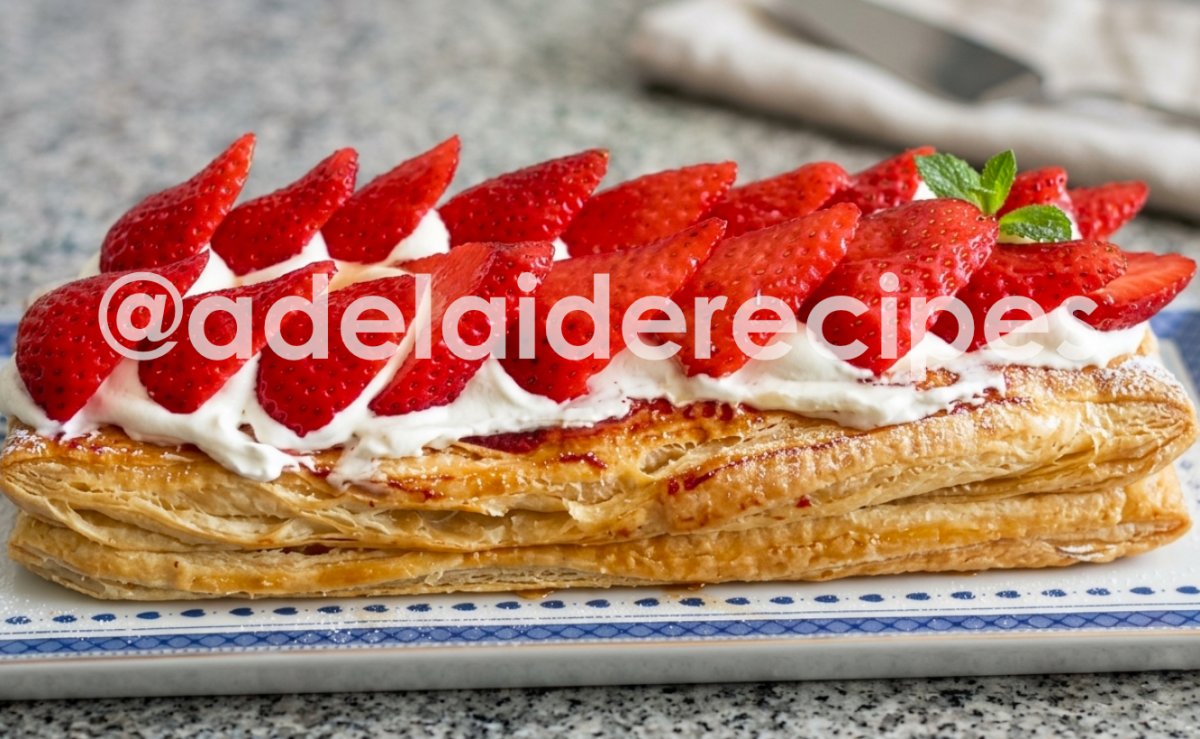 Tarte Folhada com Chantilly e Morangos | Receita Fácil e Deliciosa!