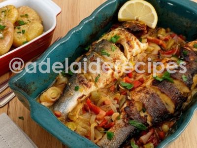 Robalo no Forno com Batatas à Murro e Legumes