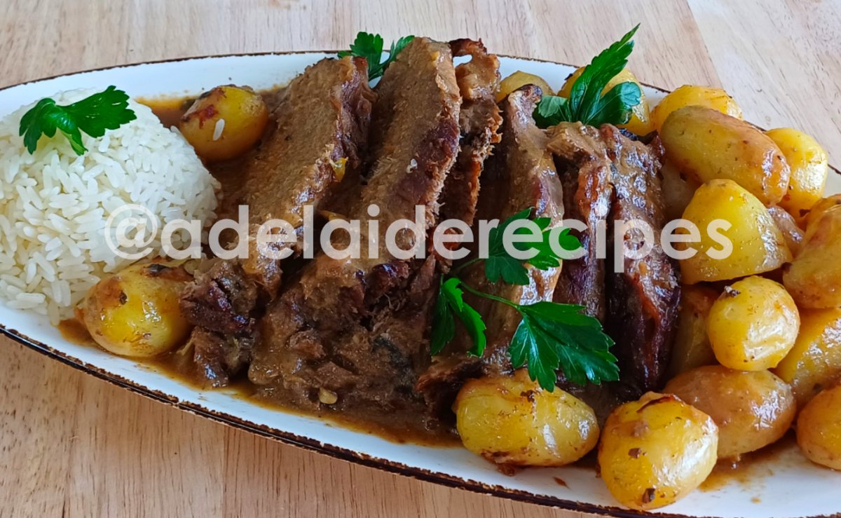 Vitela Assada no Forno Suculenta com Batatinhas